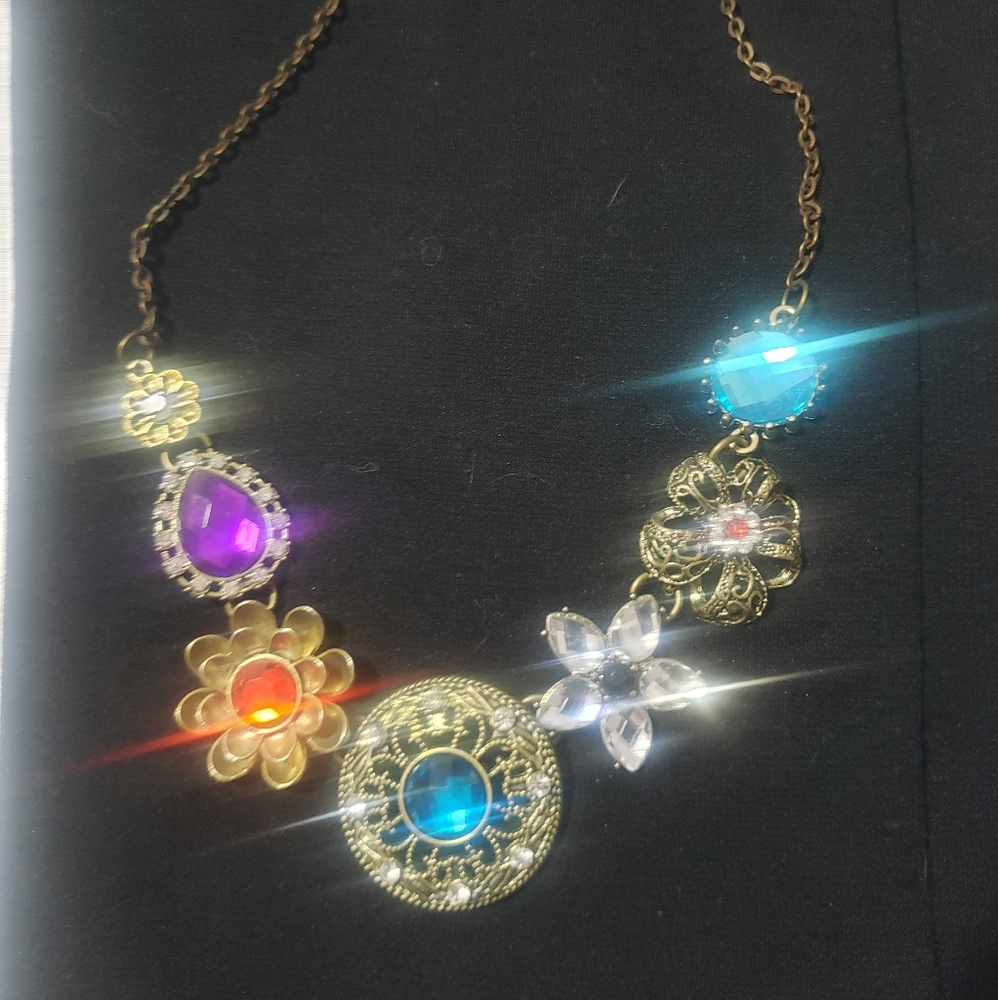Necklace - Picture 2 of 3